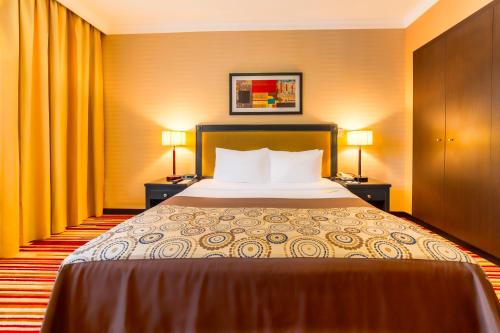 Executive Suites By Mourouj Gloria