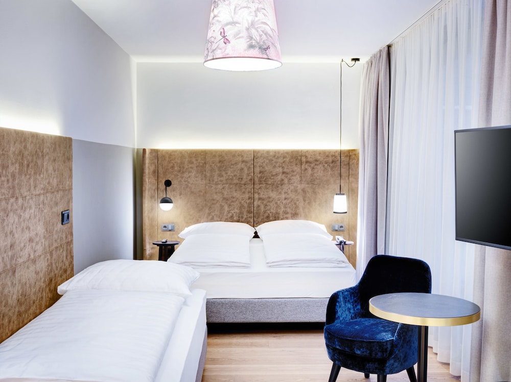 STAGE 12 – Hotel by Penz