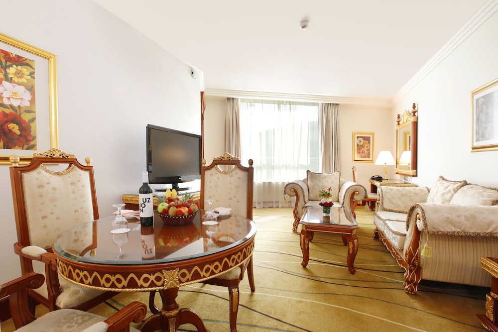 Sunday Hotel Holiday International Dubai