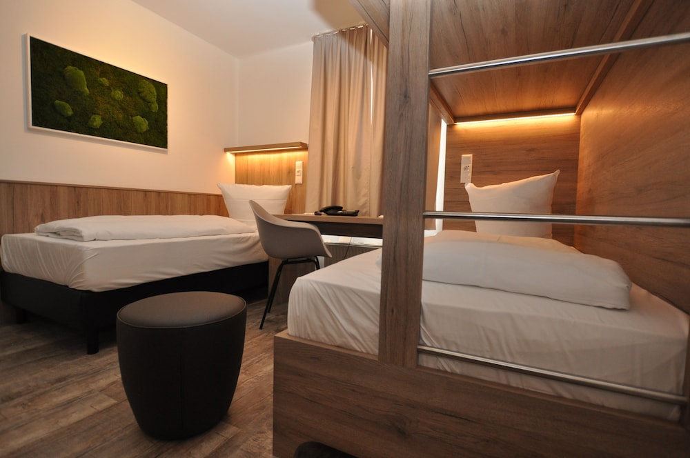 Hotel Perlach Allee by Blattl