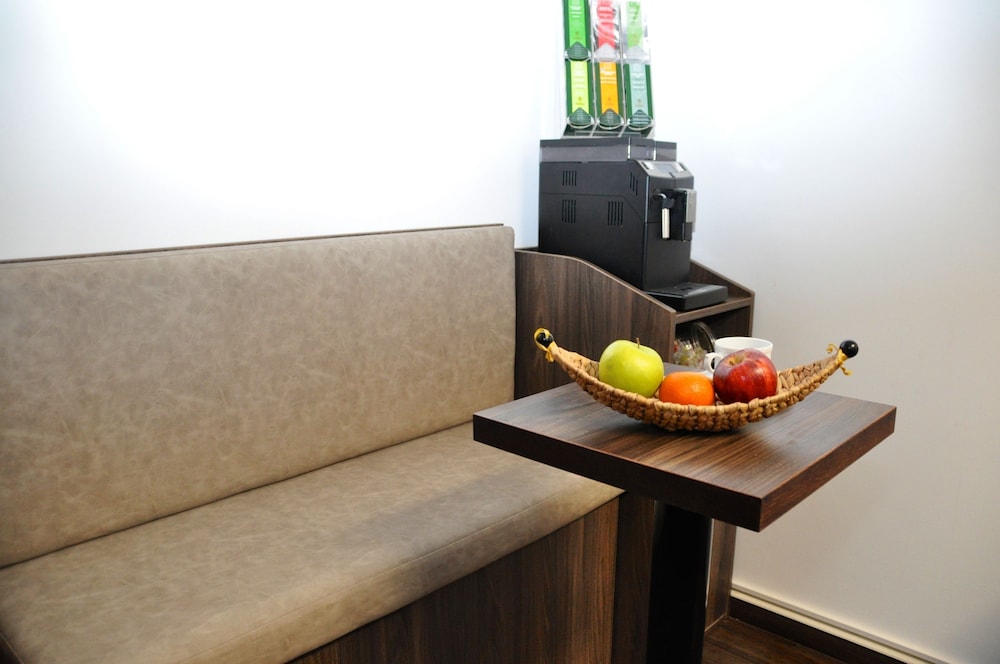 Hotel Perlach Allee by Blattl