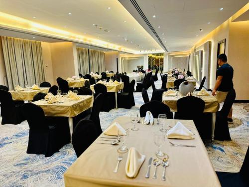 Wescott Plaza Hotel Apartments