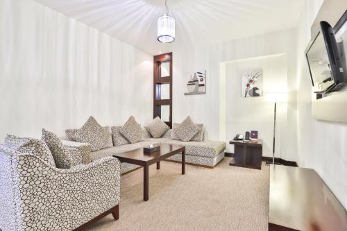 Landmark Summit Hotel