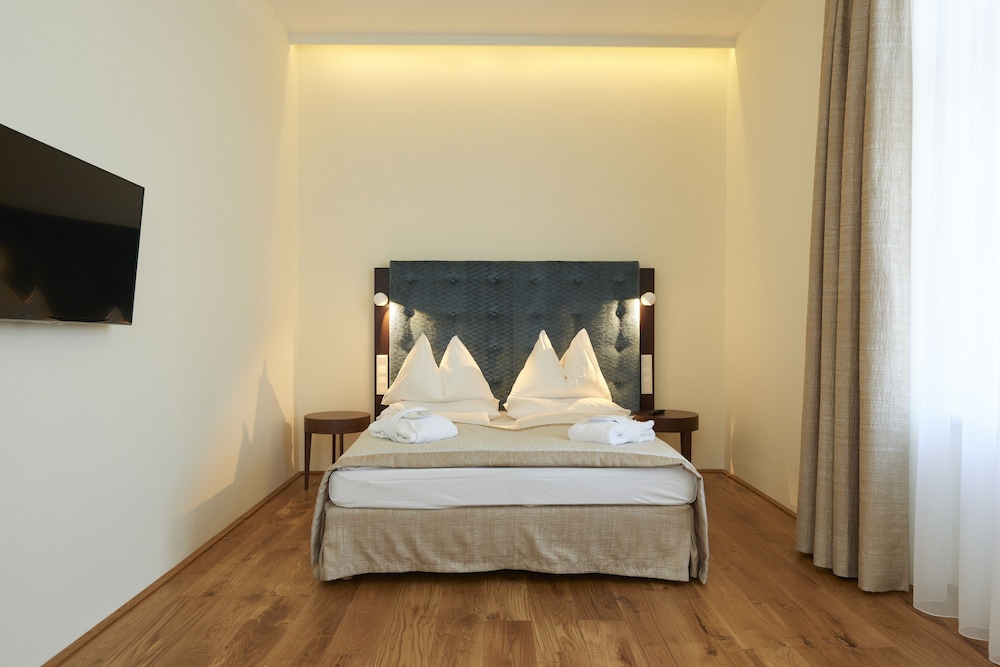 HiLight Suites Hotel