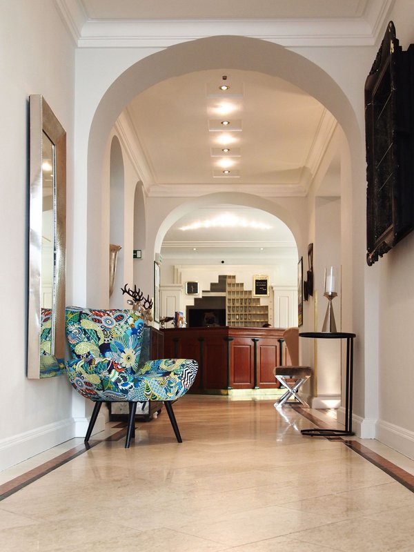 Self-Check-In Hotel Adlon