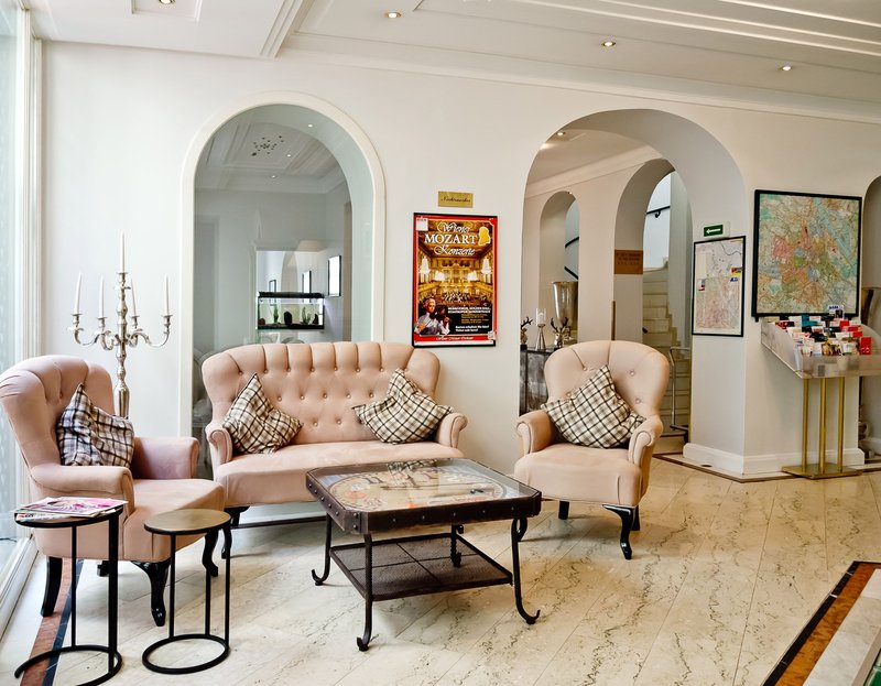 Self-Check-In Hotel Adlon