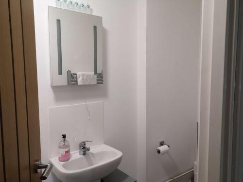 North Cambridge Guesthouse- Paymán Club