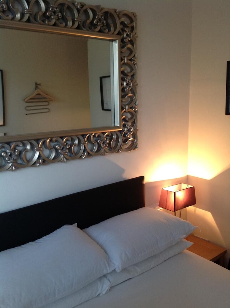 The Stag Enfield Bar & Guesthouse