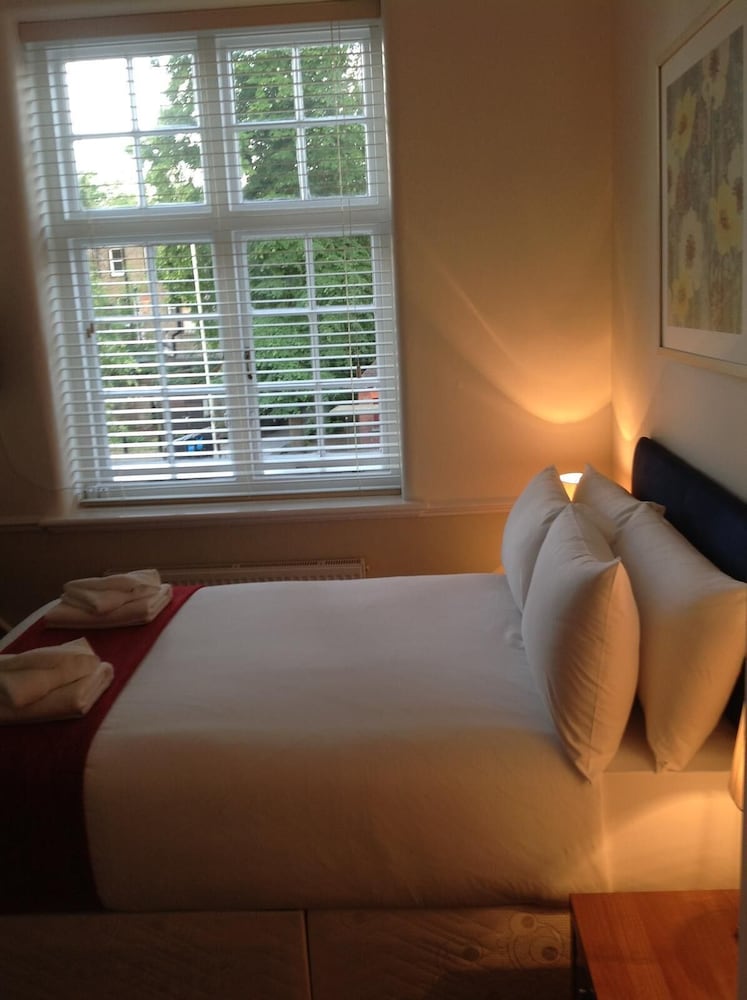 The Stag Enfield Bar & Guesthouse