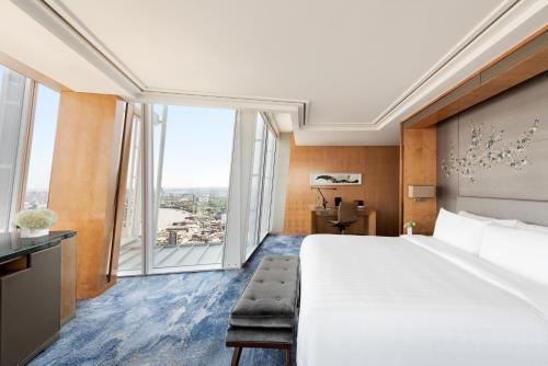 Shangri-La Hotel, At The Shard, London