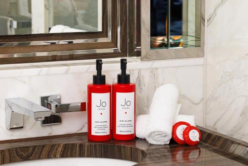 Shangri-La Hotel, At The Shard, London