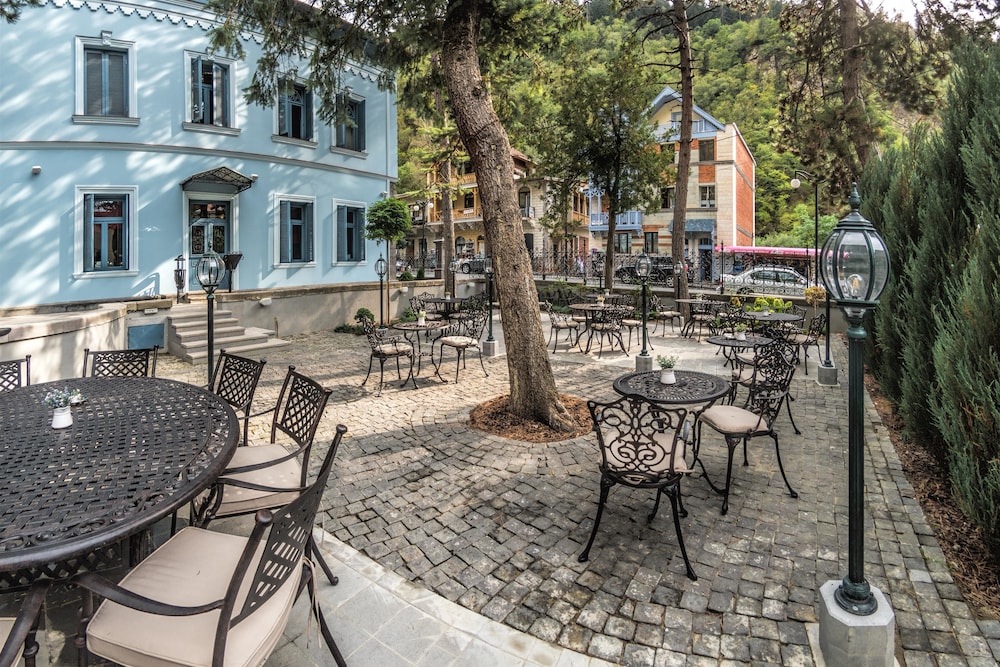 Golden Tulip Borjomi Palace