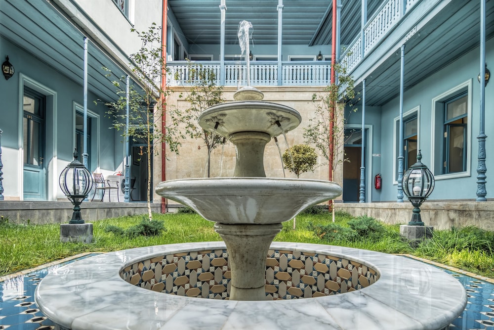 Golden Tulip Borjomi Palace