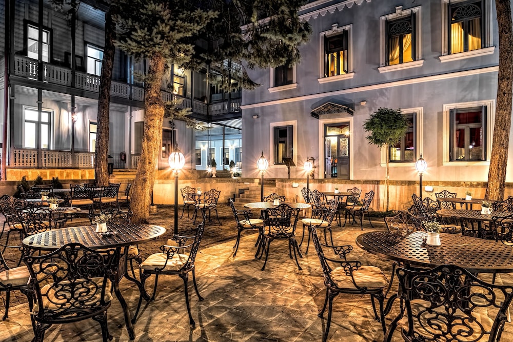 Golden Tulip Borjomi Palace