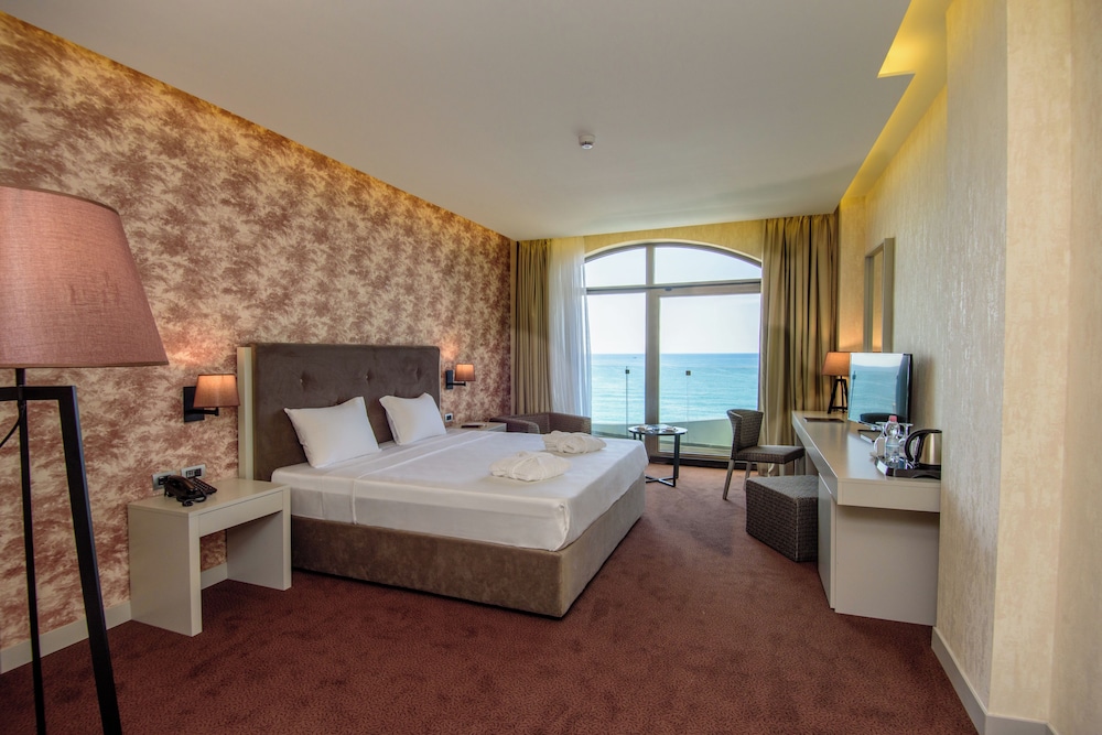 The Grand Gloria Hotel