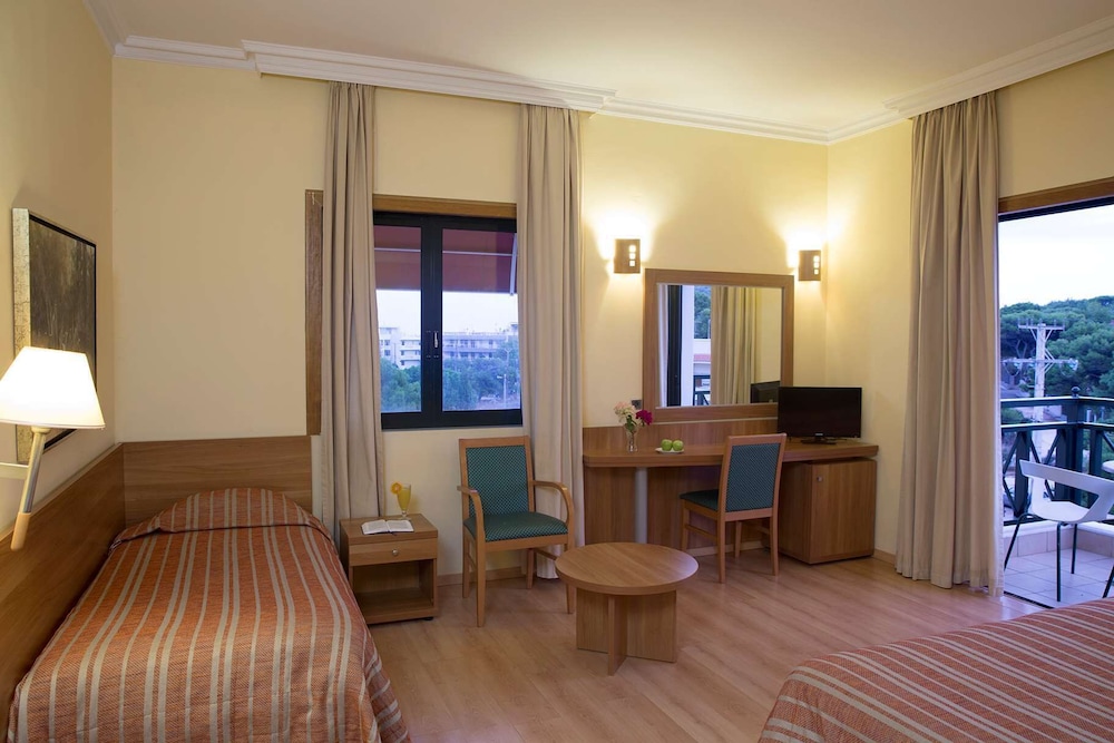 Zeus Essence Ramada Athens