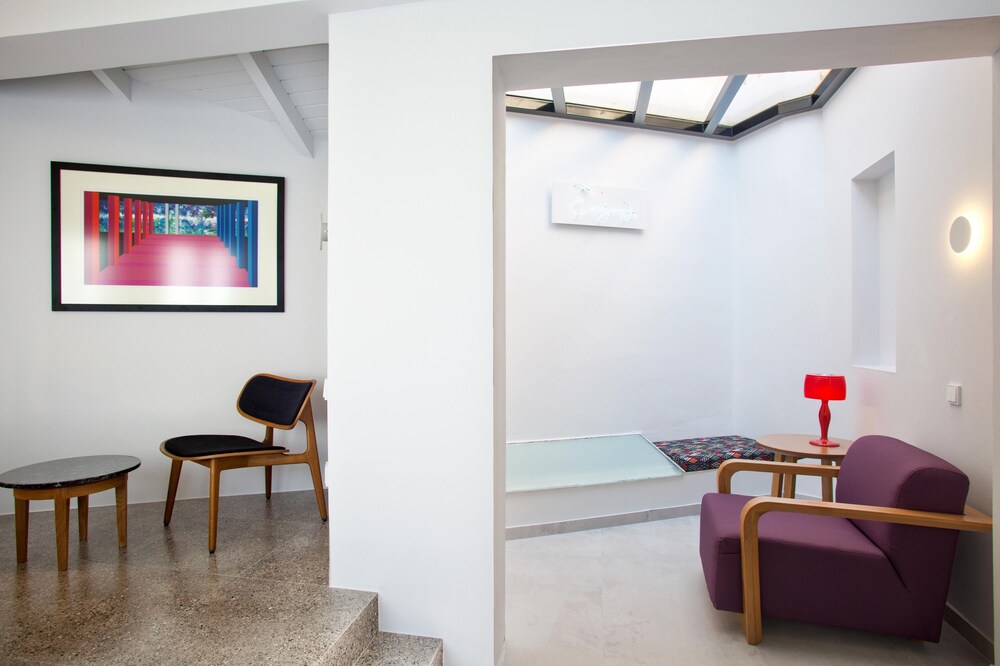 Vol 5 The Mini Lodge