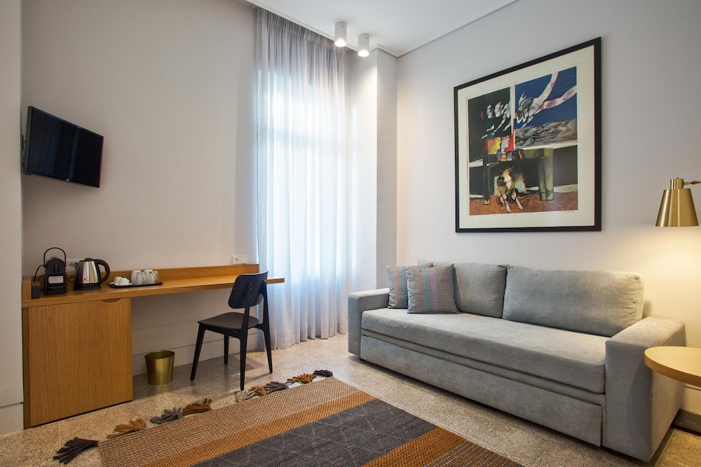 Vol 5 The Mini Lodge