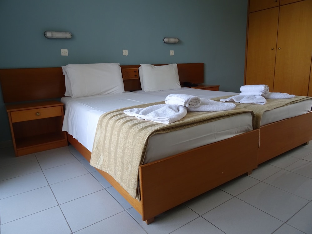 Bayside Hotel Katsaras