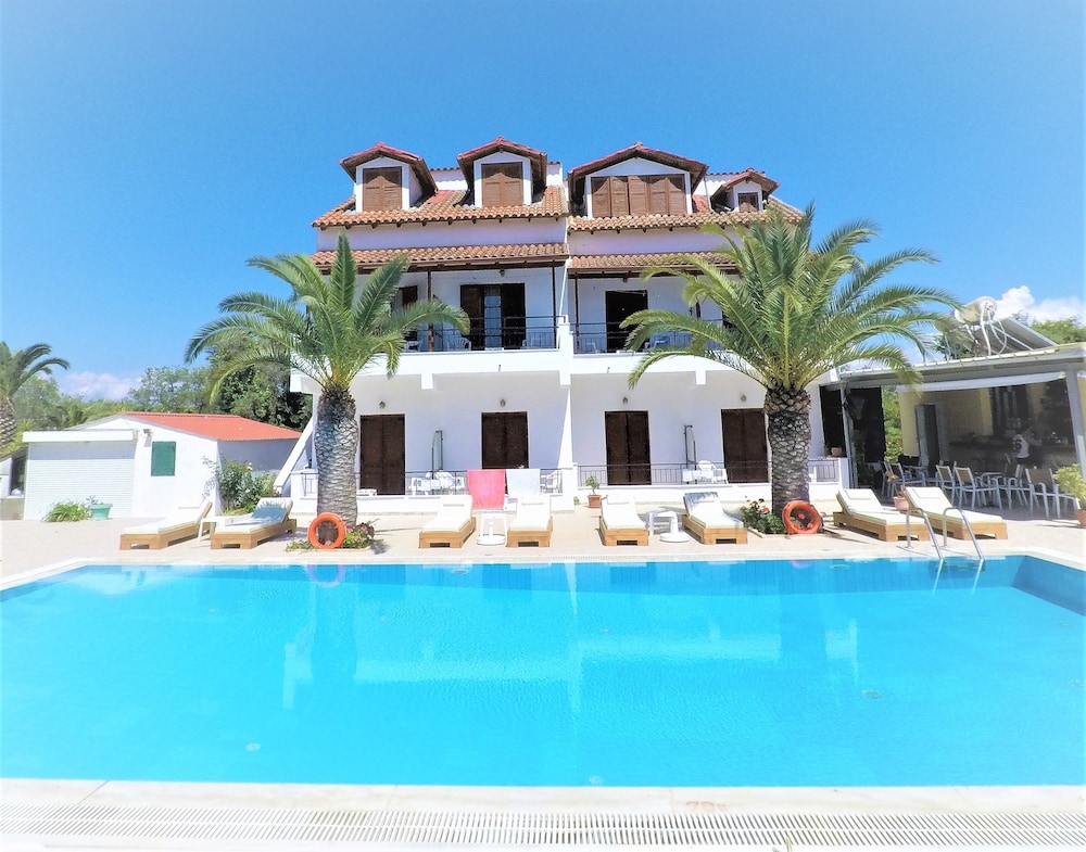 Captain's Studios & Apartments