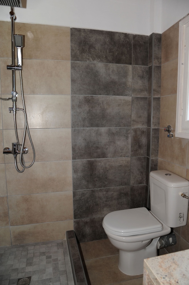 Captain's Studios & Apartments