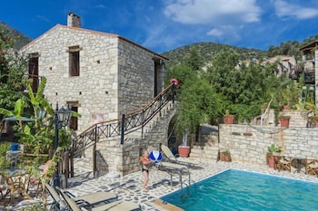 Stone Village Petrino Horio