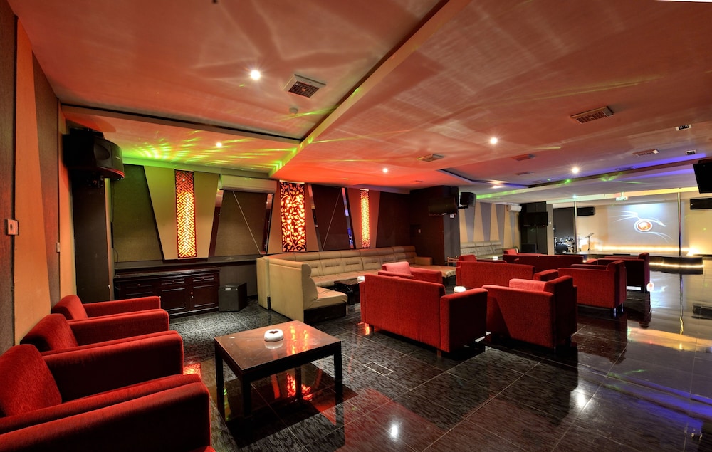 Gino Feruci Kebonjati Bandung