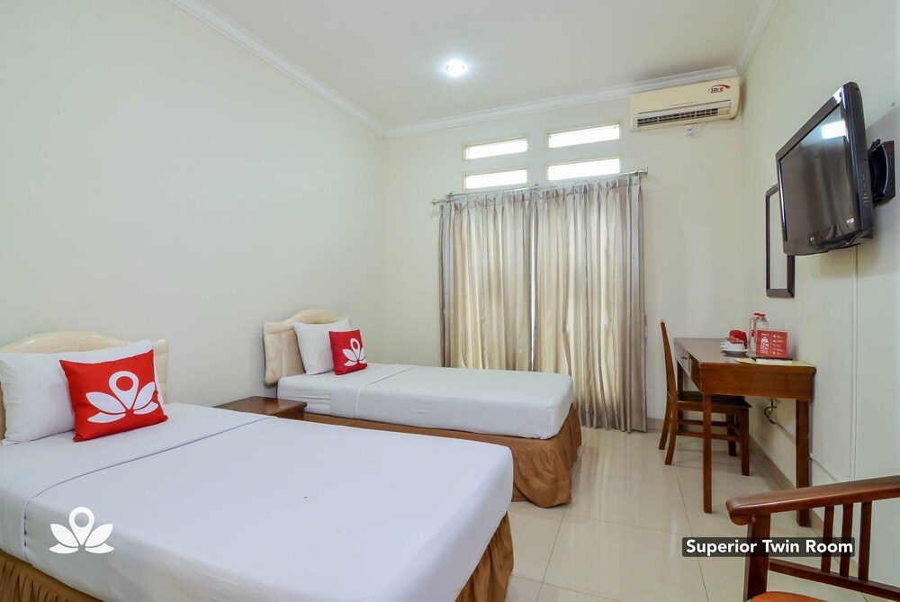 Hotel Family By ZEN Rooms