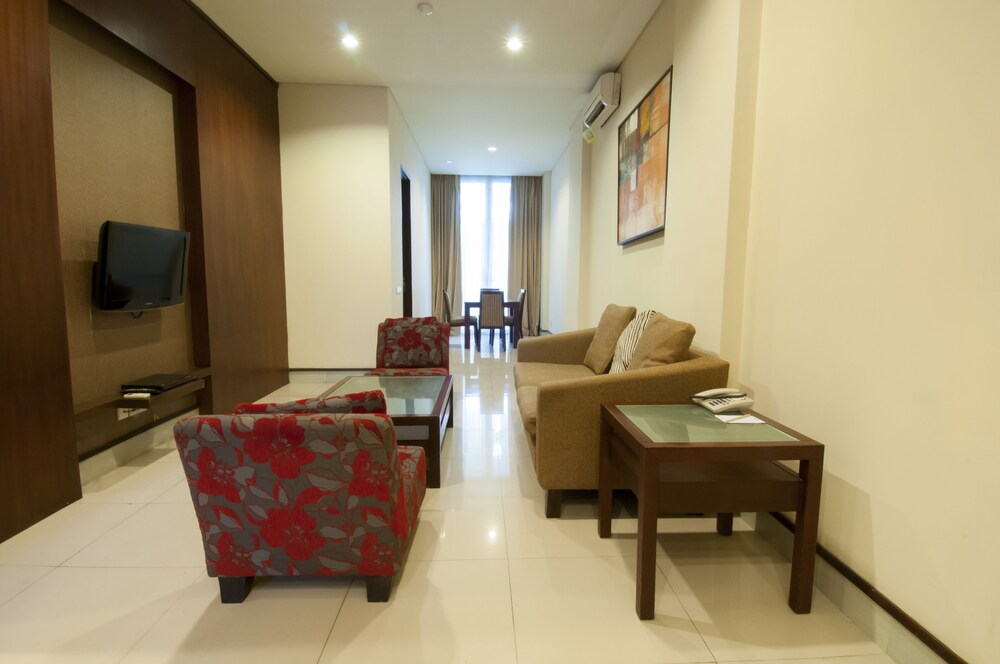 100 Sunset Boutique Hotel