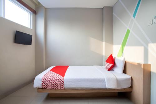 Apple Platinum Hotel by OYO Rooms