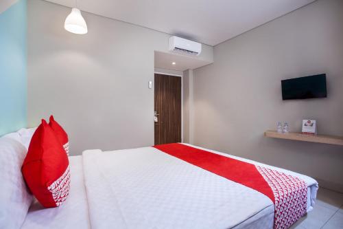Apple Platinum Hotel by OYO Rooms
