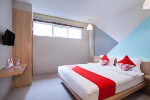 Apple Platinum Hotel by OYO Rooms