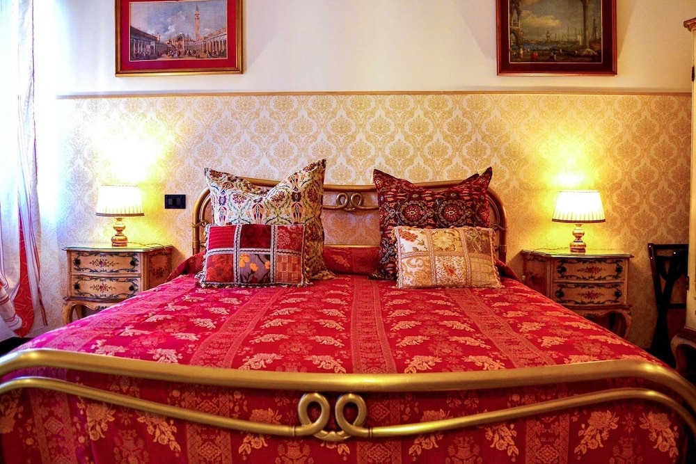 Venice Lion Residence