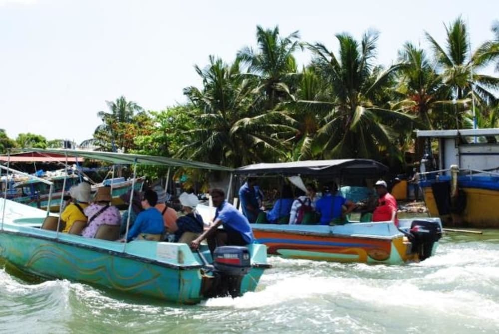 Miura Dutch Edge Hotel