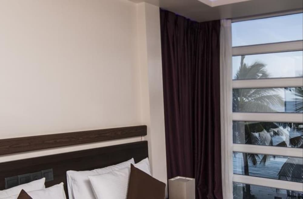 The White Harp Beach Hotel