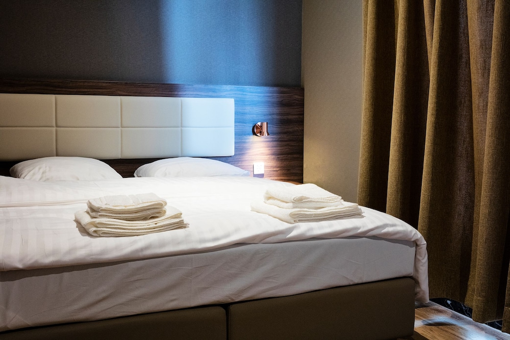 Amsterdam Lake Hotel