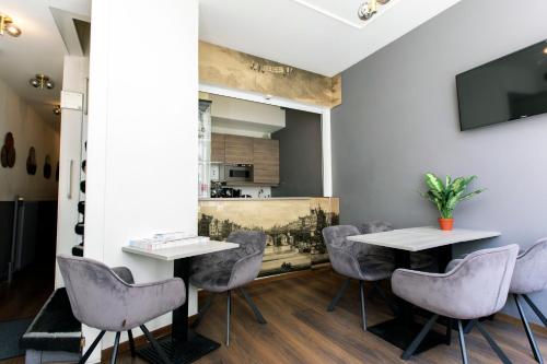 Quentin Golden Bear Hotel