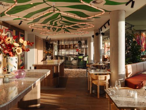 DoubleTree by Hilton Amsterdam Centraal Station