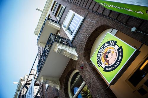 The Flying Pig Uptown Hostel