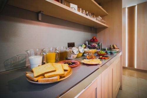 Mini Hotel Rooms & Breakfast