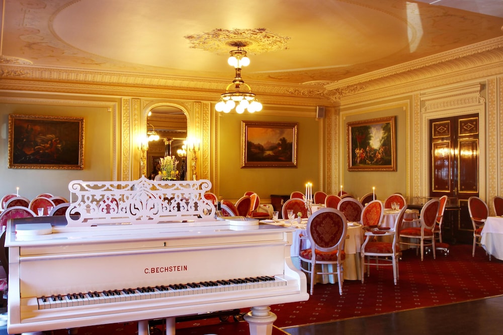 Taleon Imperial Hotel