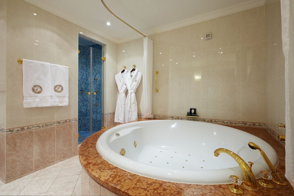 Taleon Imperial Hotel