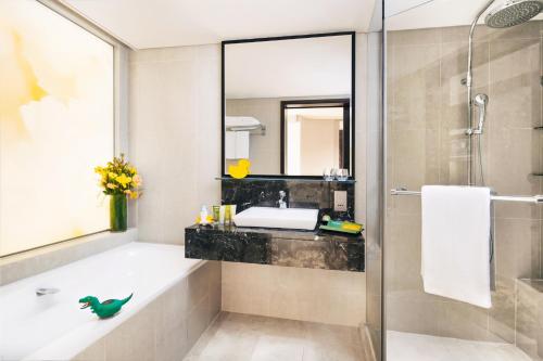 Royal Plaza on Scotts