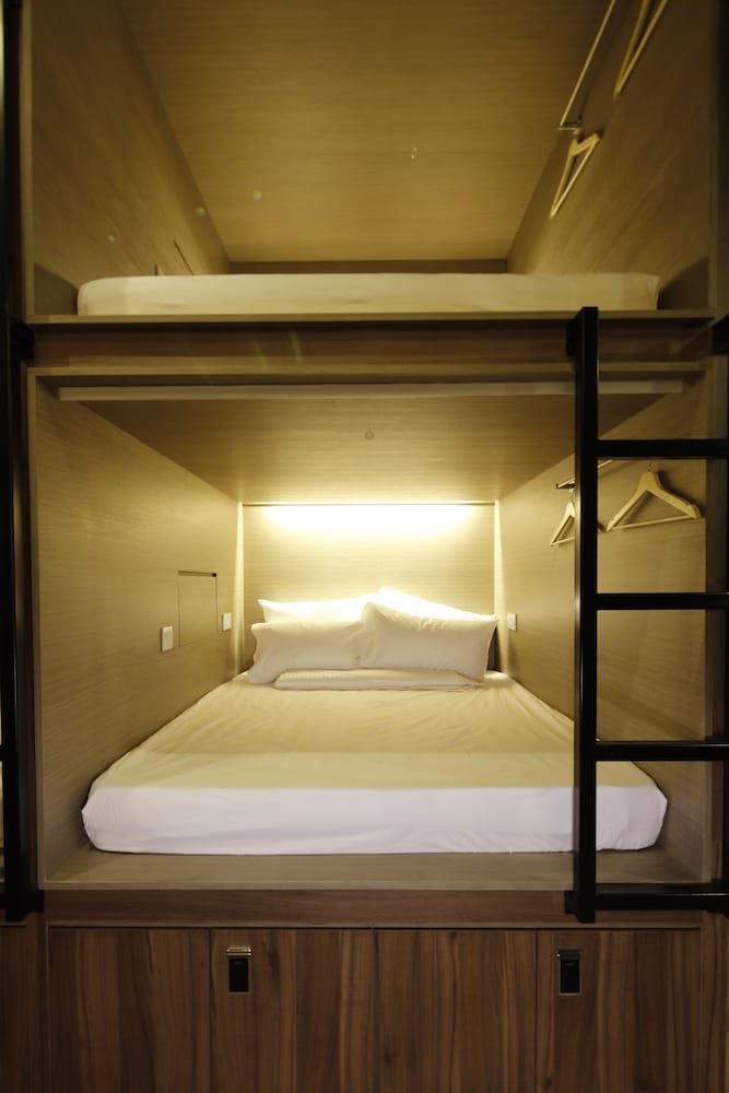 BEAT. Capsule Hostel