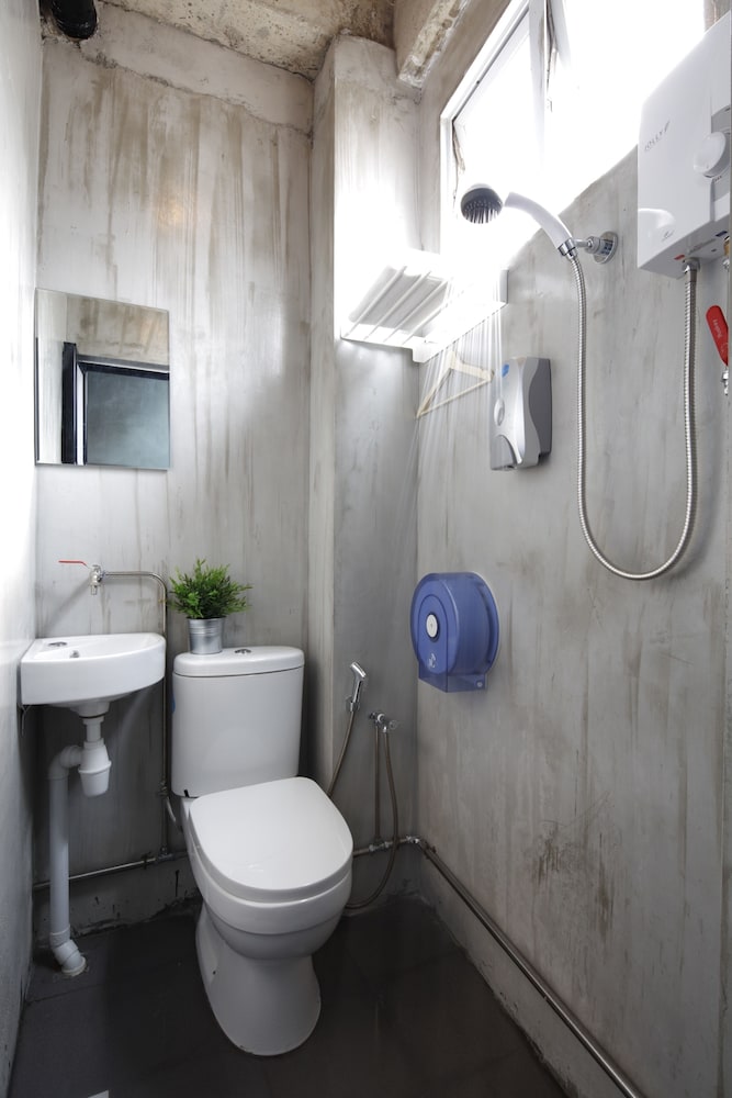 BEAT. Capsule Hostel