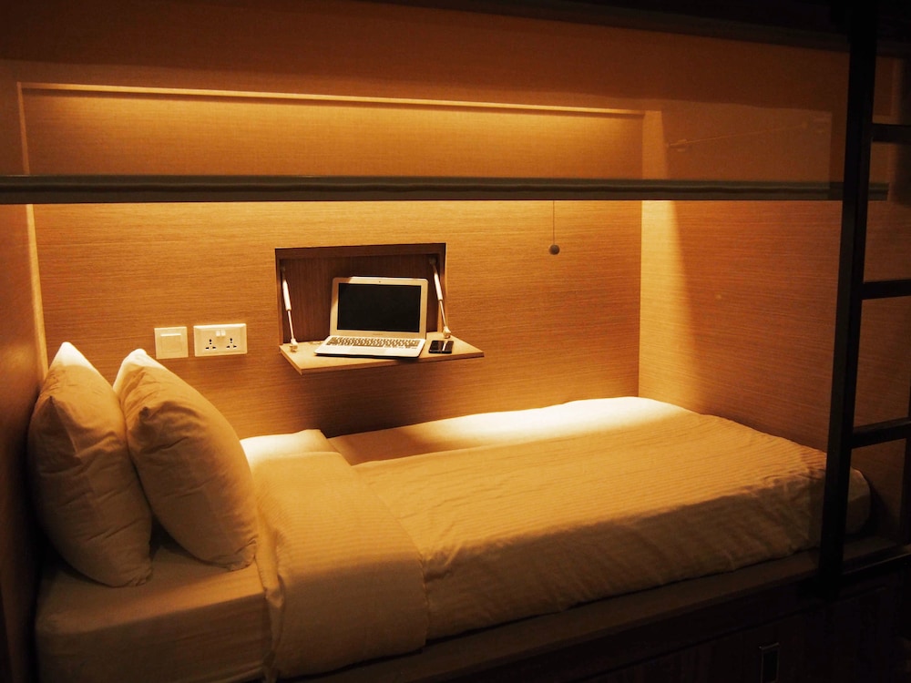 BEAT. Capsule Hostel