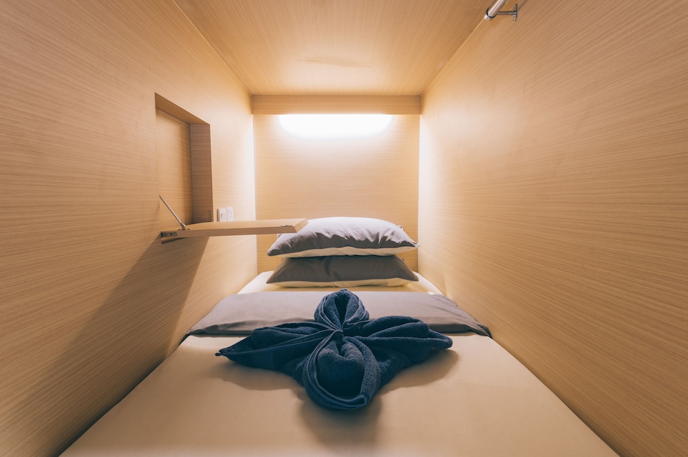 Wanderloft Capsule Hostel by ZEN Rooms