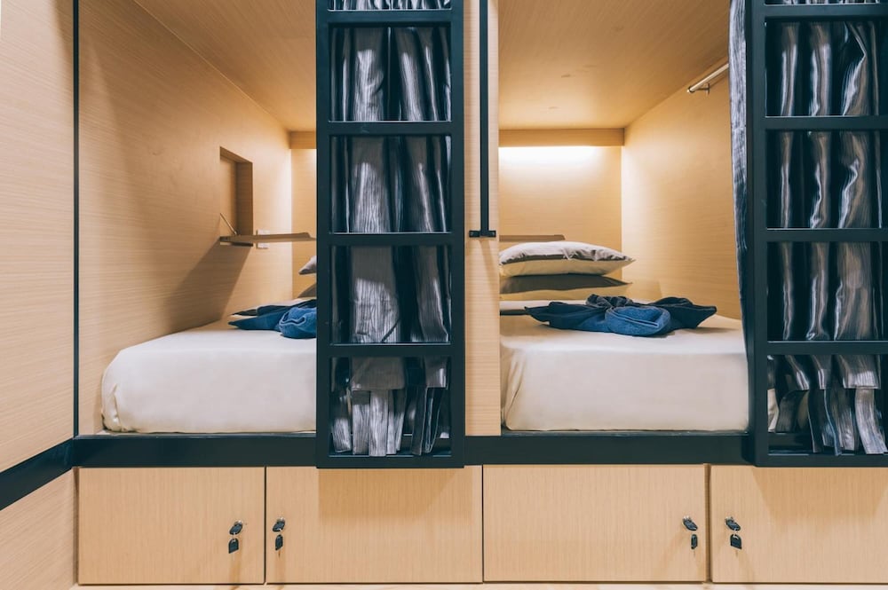 Wanderloft Capsule Hostel by ZEN Rooms