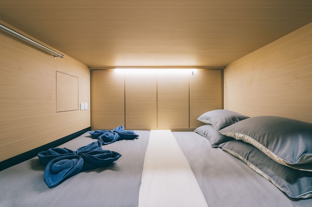 Wanderloft Capsule Hostel by ZEN Rooms