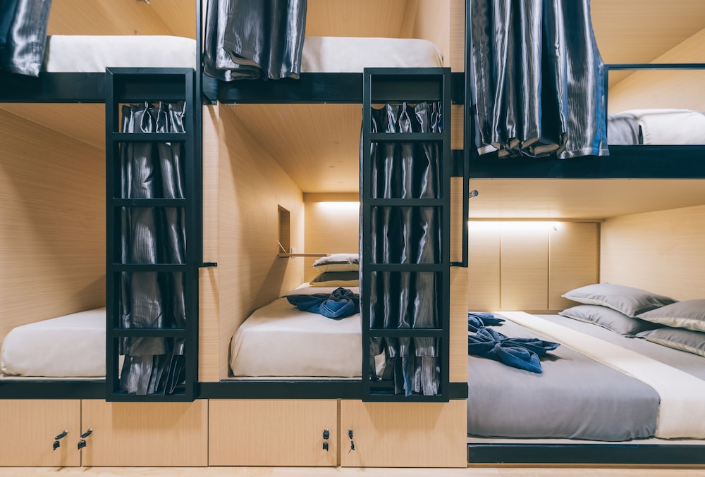 Wanderloft Capsule Hostel by ZEN Rooms